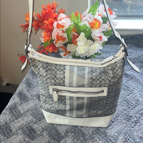 Coach Gray and White Geometric Shoulder Bag - Picture 4 of 17